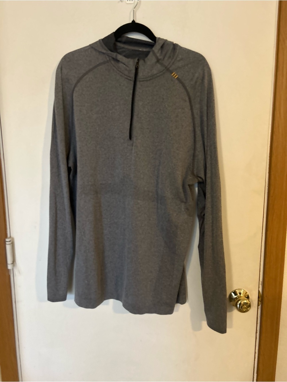Lululemon XL Heather Gray Hooded Quarter-Zip Pullover Moist wicking Athletic